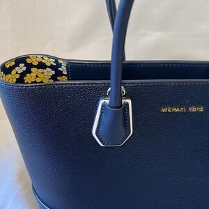 Michael Kors Mercer Gallery Navy Tote Pebble Faux Leather with Daisies